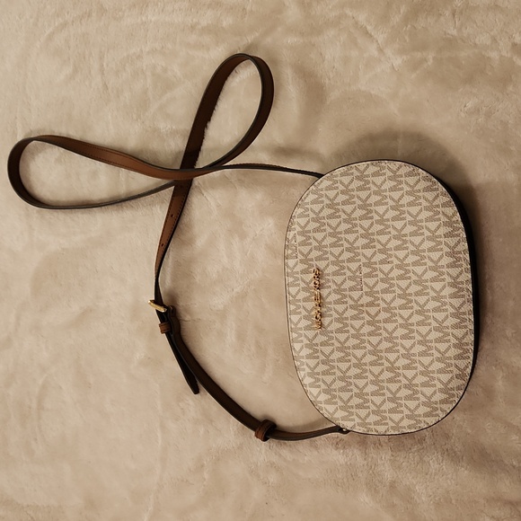 Michael Kors Jet Set Travel Crossbody in ivory - Picture 2 of 8